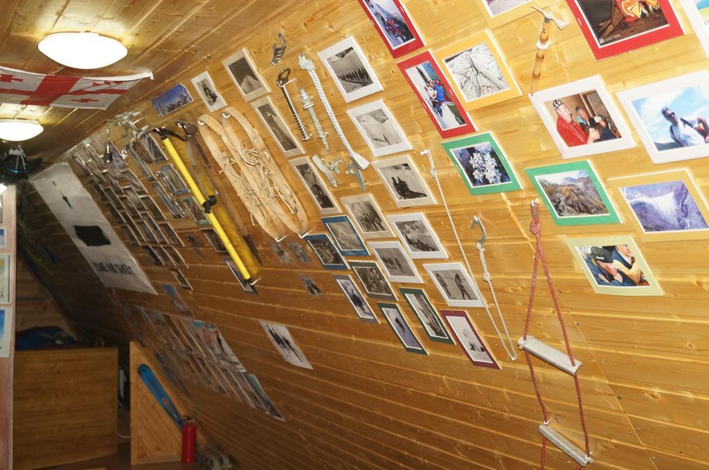 Snow House Hostel Гудаури Екстериор снимка