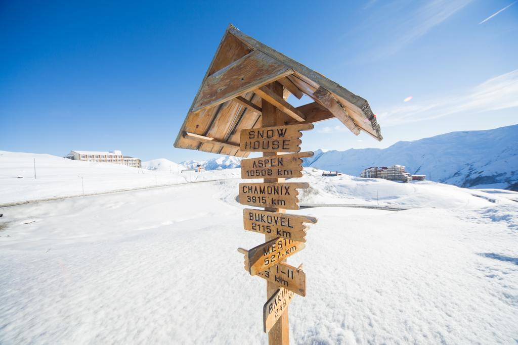 Snow House Hostel Гудаури Екстериор снимка