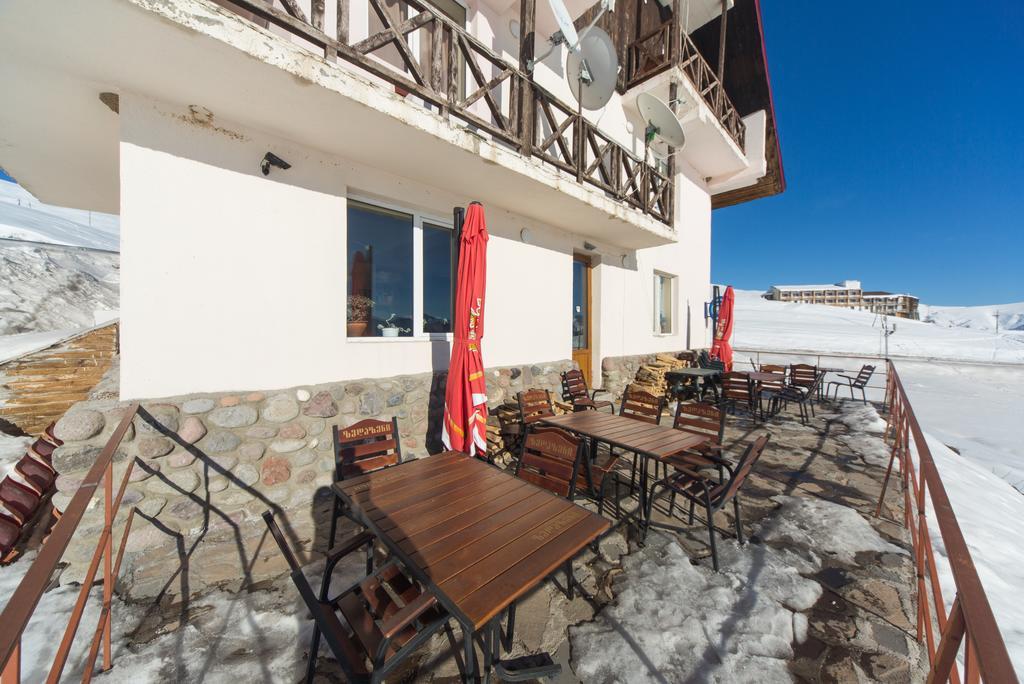 Snow House Hostel Гудаури Екстериор снимка