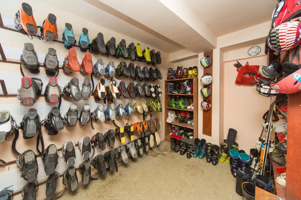 Snow House Hostel Гудаури Екстериор снимка