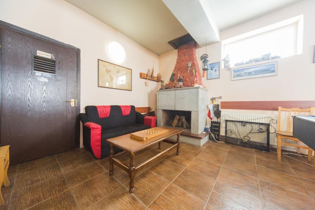 Snow House Hostel Гудаури Екстериор снимка