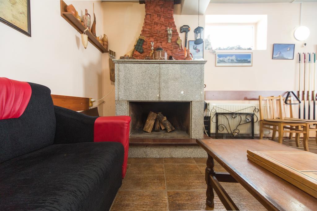 Snow House Hostel Гудаури Екстериор снимка