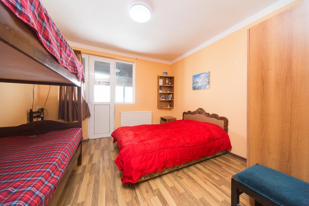 Snow House Hostel Гудаури Екстериор снимка