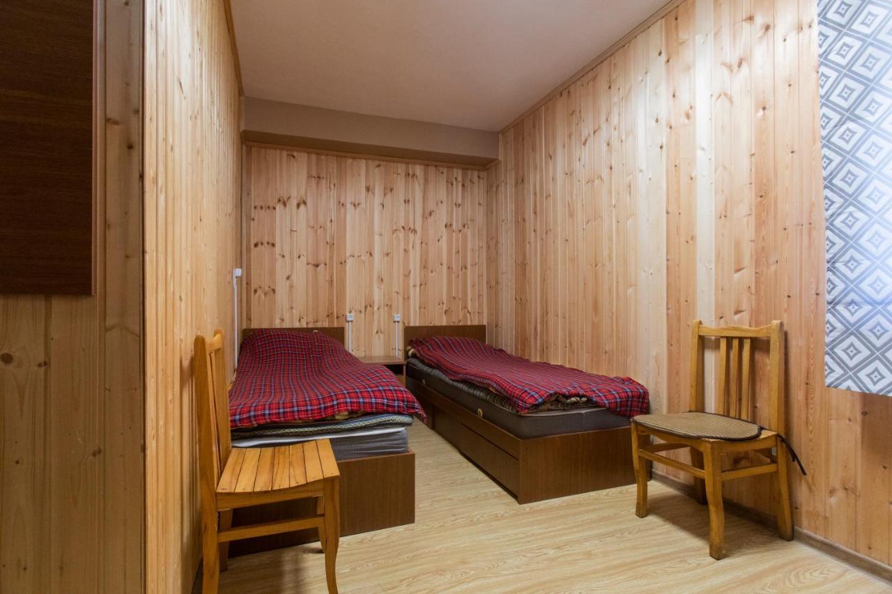 Snow House Hostel Гудаури Екстериор снимка